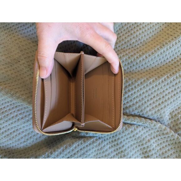 Authentic Burberry TB Women’s Camel Brown Compact Quilted Leather wallet - Picture 4 of 8